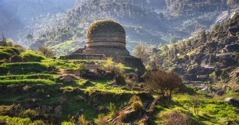 Die  Entstehung des Gandhara-Stils: Ein kulturelles Schmelztiegel im 4. Jahrhundert n. Chr.